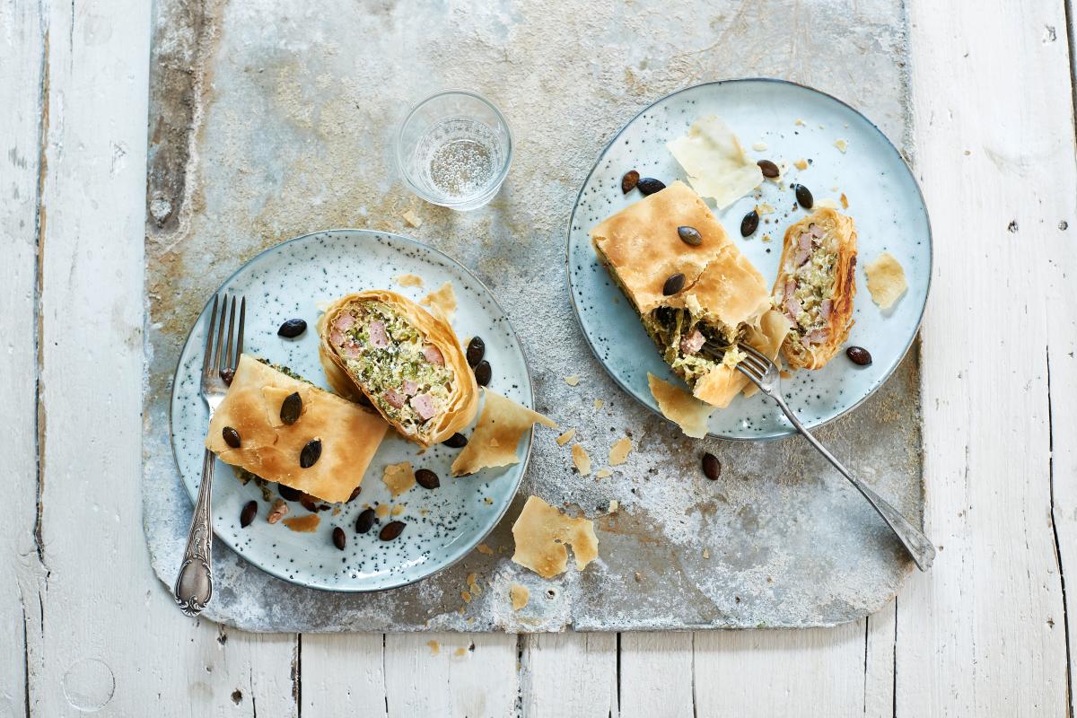 Savoy cabbage and meatloaf strudel - Recipes | fooby.ch