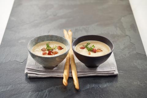 Baumnuss-Suppe mit caramelisiertem Speck