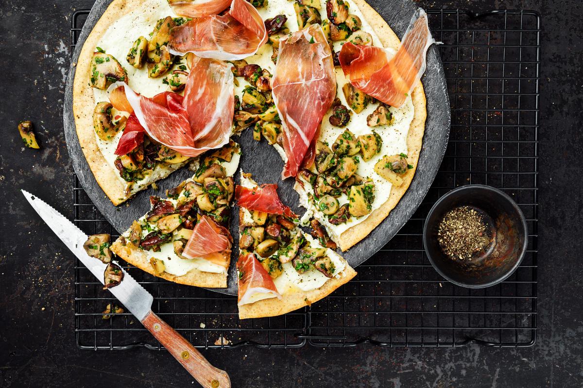Mushroom tart with garden herbs - Recipes | fooby.ch