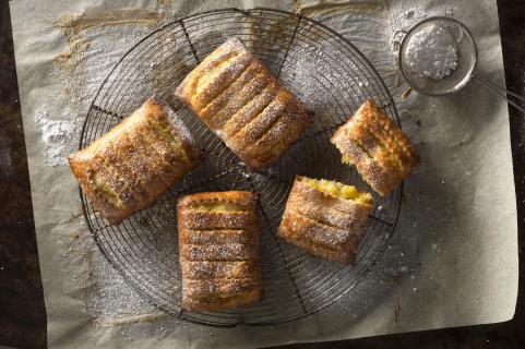 Jalousie with mango and coconut