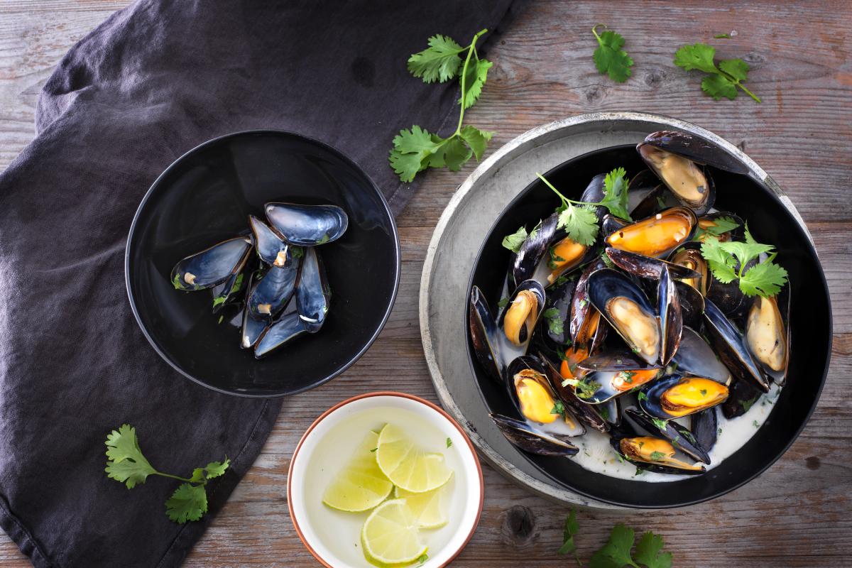Miesmuscheln im Kokossud - Rezepte | fooby.ch