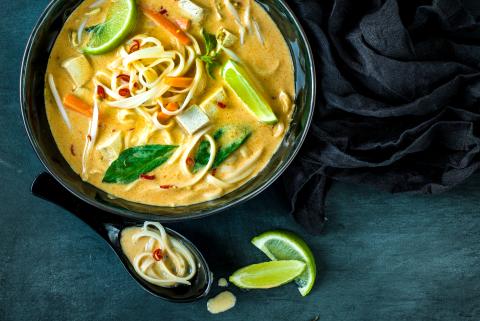 Asiatische Nudelsuppe mit Tofu