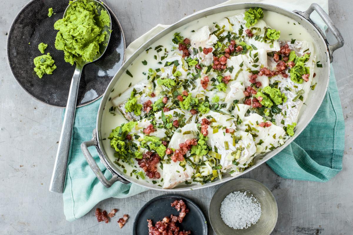 Poached cod fillet with pea puree - Recipes | fooby.ch