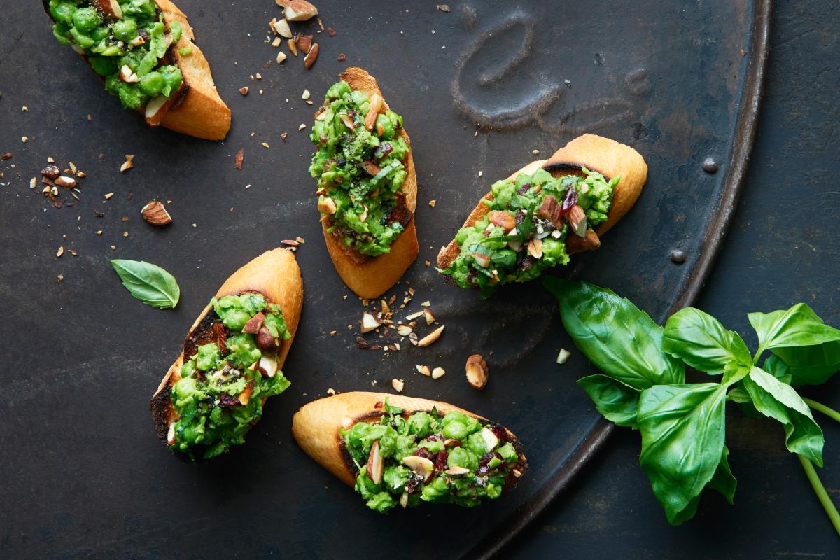 Pea crostini - Recipes | fooby.ch