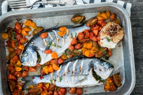 Sea bream with spicy tomatoes