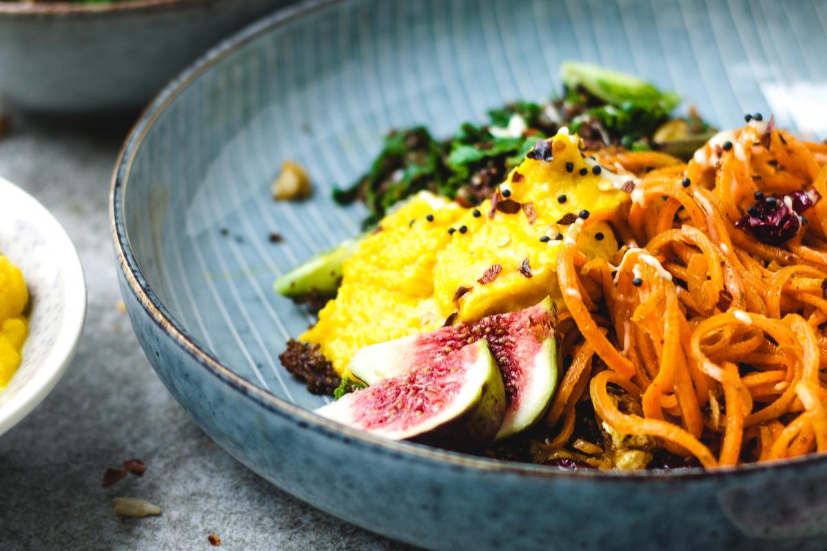 Cranberry, walnut & carrot salad - Recipes | fooby.ch