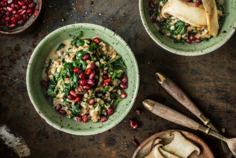 Barley risotto with spinach and mushrooms
