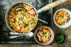 One-pot pasta with cervelat sausage
