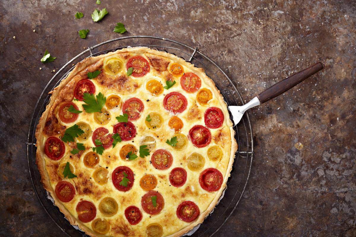 Cheese flan with tomatoes - Recipes | fooby.ch