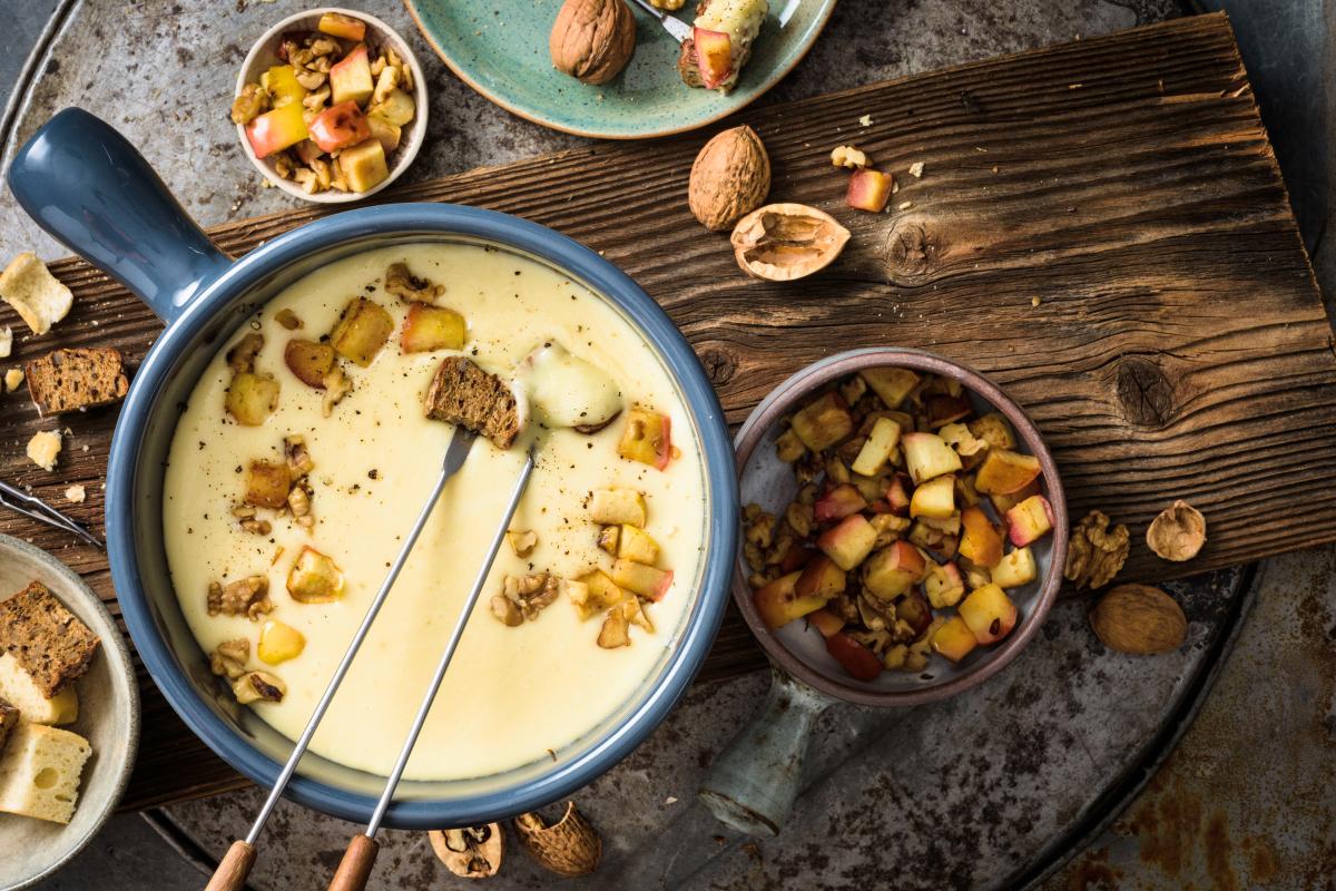Apple & walnut fondue - Recipes | fooby.ch