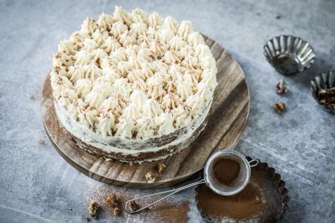 Christmas Carrot Cake with Ginger-Frosting