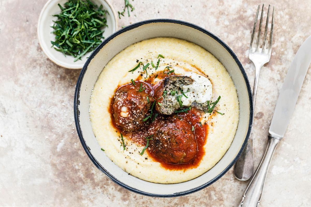 Caprese meatballs with polenta - Recipes | fooby.ch