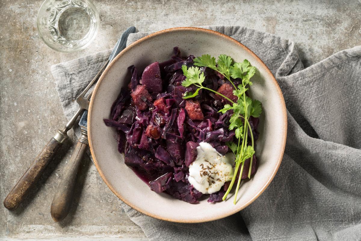Exotic red cabbage with sausage - Recipes | fooby.ch
