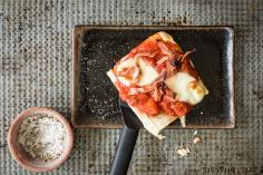 Raclette-Pizza mit Mozzarellakügeli 