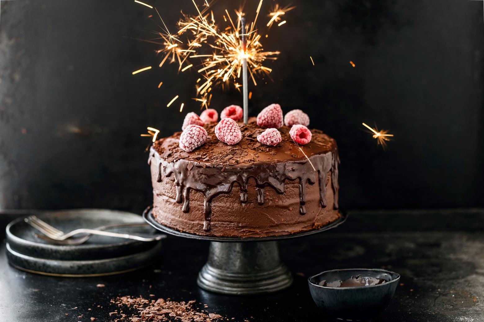 Comment décorer gâteau d'anniversaire avec des bougies – Sparklers