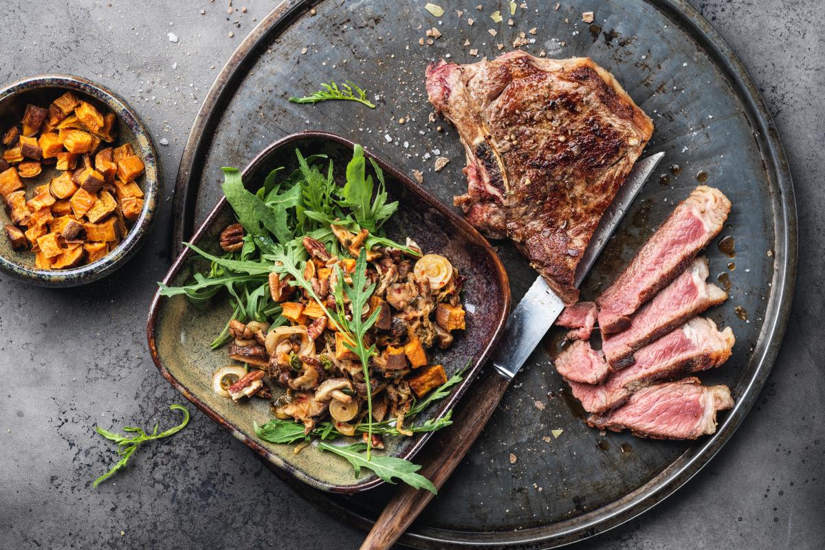 Limousin club steak with sambal salad - Recipes | fooby.ch