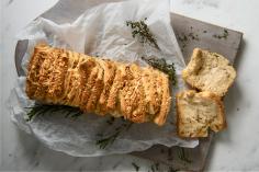 Garlic & herb tear and share bread