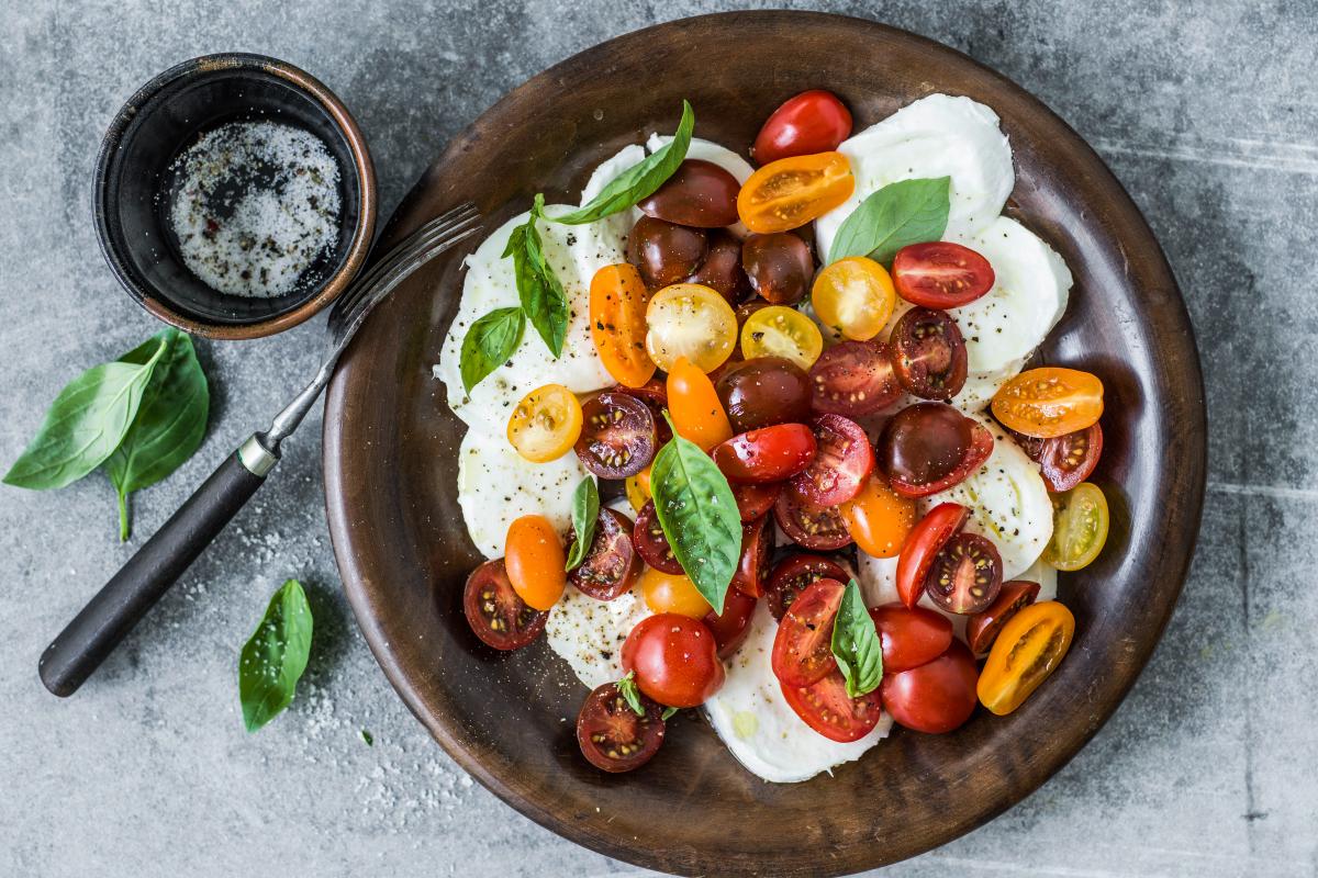 Tomato & mozzarella salad - Recipes | fooby.ch