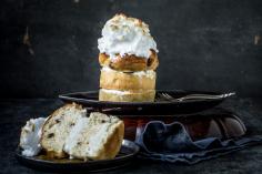Panettoncini with meringue topping