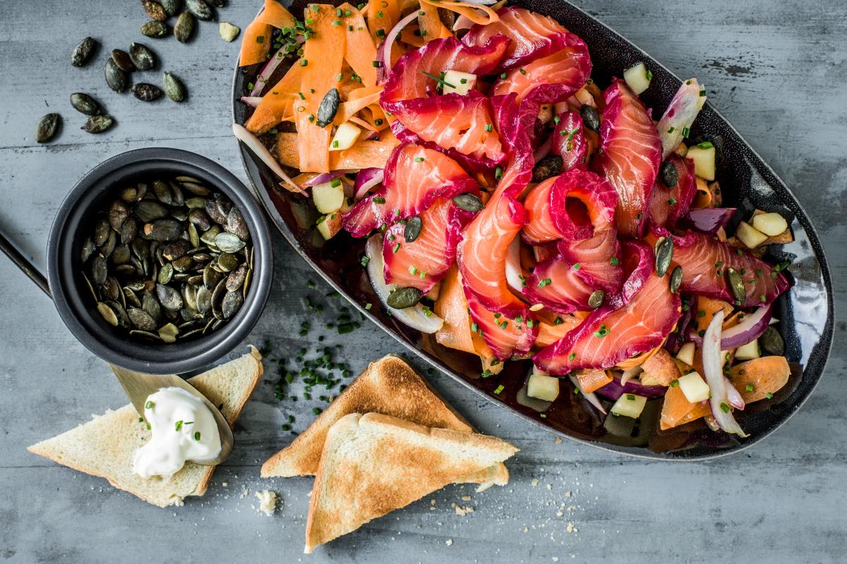 Salmon marinated in beetroot - Recipes | fooby.ch