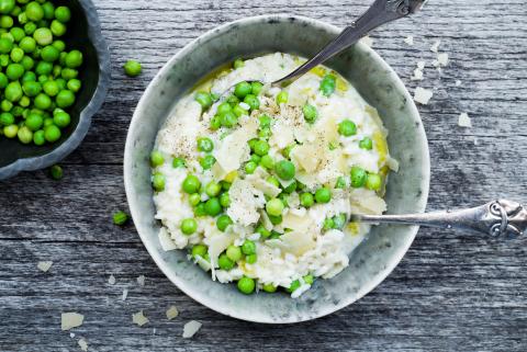 Cream cheese risotto with peas