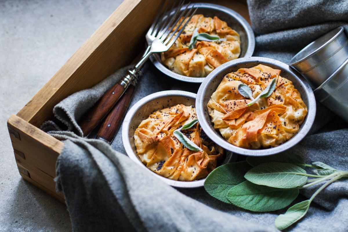Pumpkin and feta pies with sage - Recipes | fooby.ch