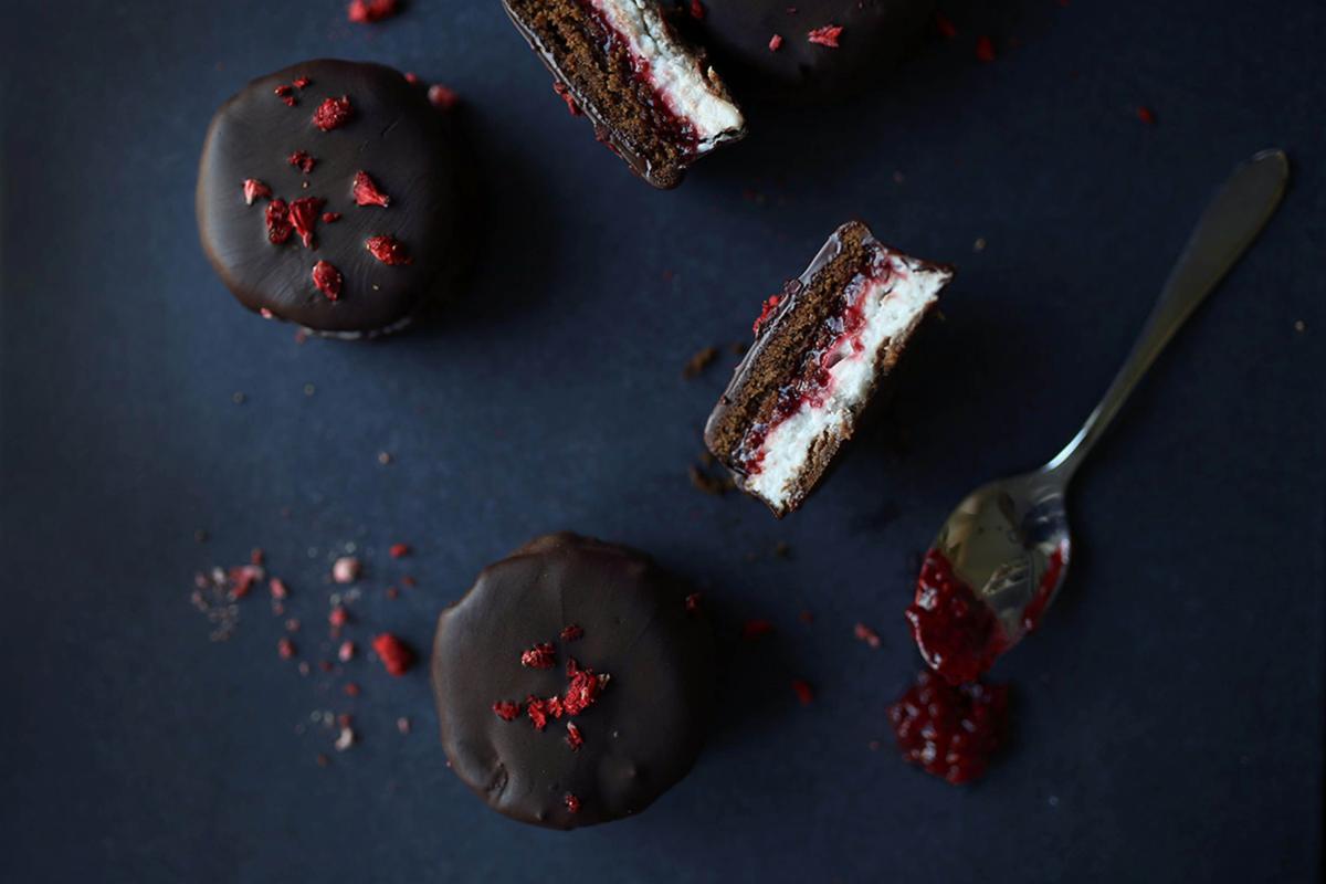 Chocolate, coconut and raspberry cookies - Recipes | fooby.ch