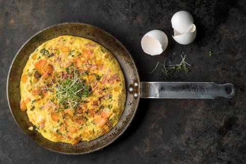 Frittata with ham and spring vegetables