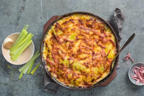 Leek gratin with ham and Gruyère cheese