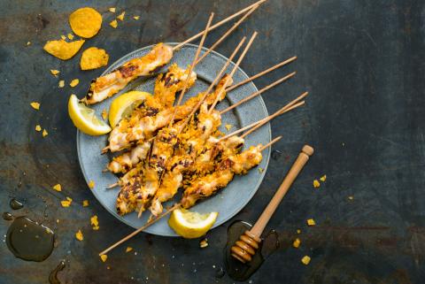Chicken breast skewers with a paprika crumb