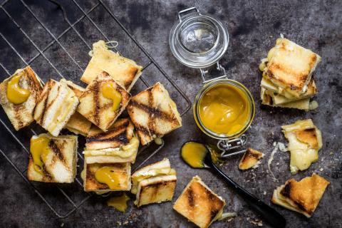 Grilled cheese bites with honey mustard