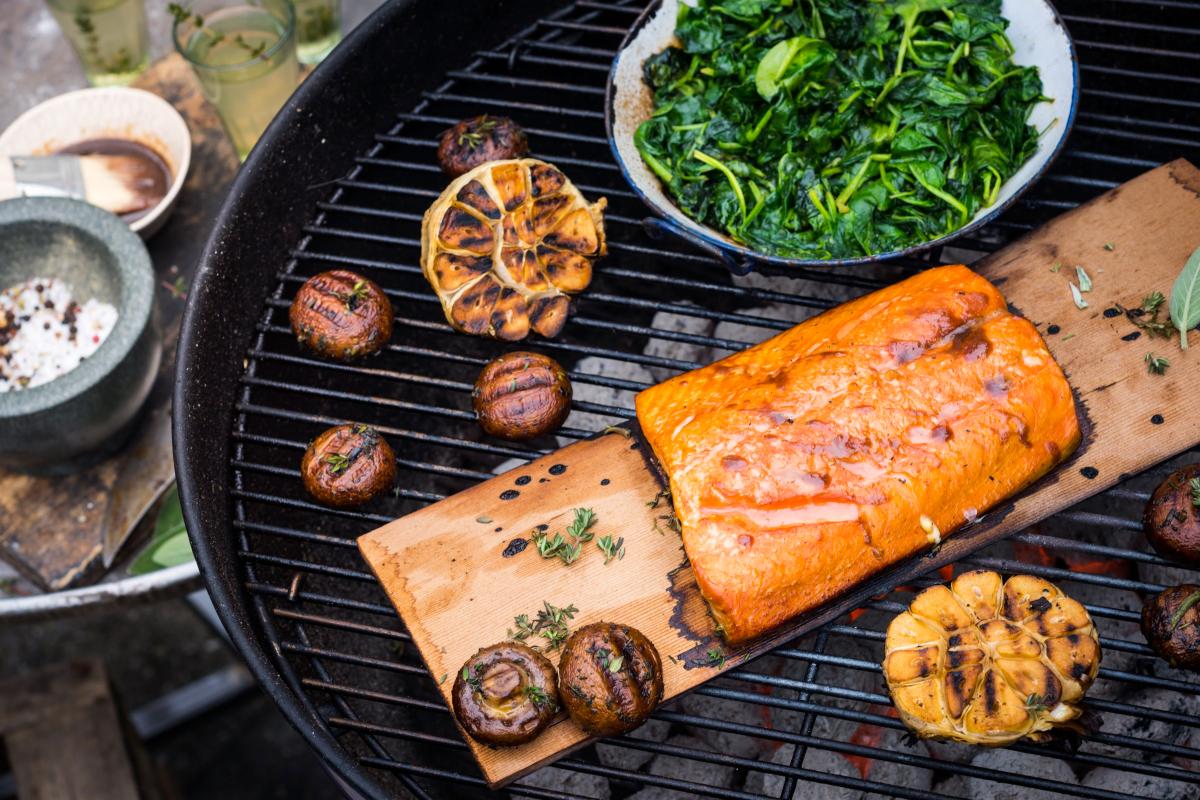 Miso-glazed salmon with spinach and mushrooms - Recipes | fooby.ch