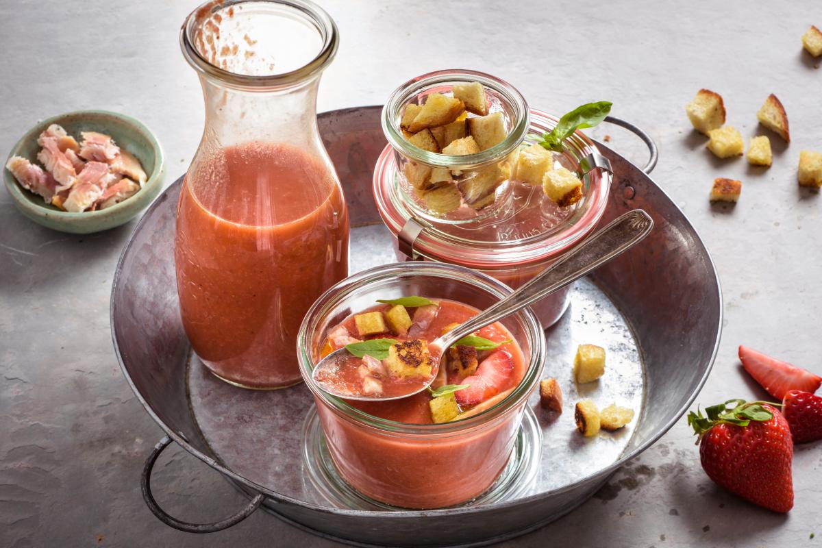 Strawberry gazpacho - Recipes | fooby.ch