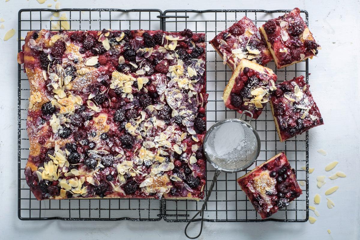 Blechkuchen mit Beeren - Rezepte | fooby.ch
