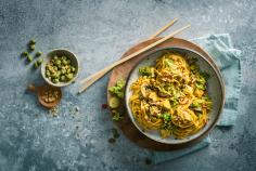 Curry alla thailandese con taglierini e pollo