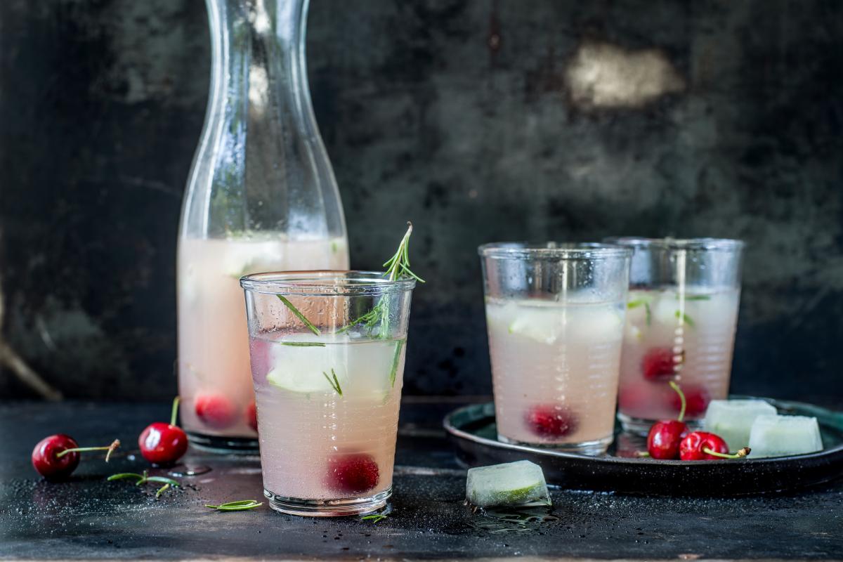 Rosé sangria with cherries - Recipes | fooby.ch