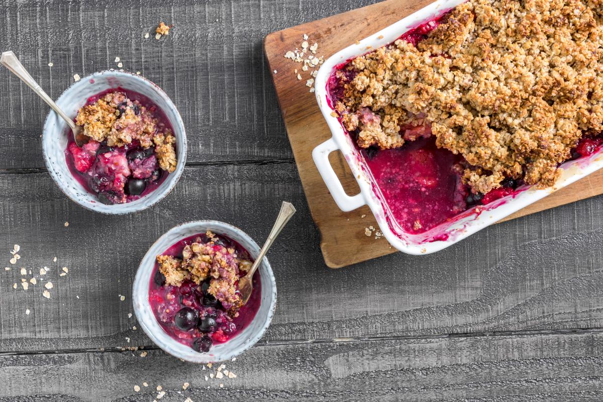 Vegan summer berry crumble-image