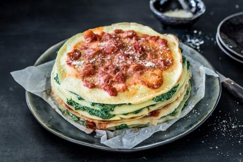 Omeletten-Torte mit Ricotta und Spinat