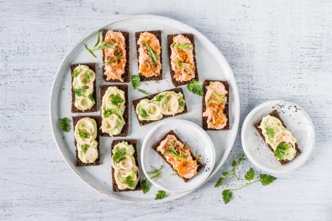 Pumpernickel with salmon and avocado