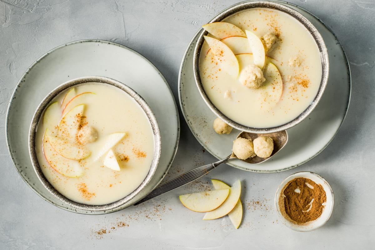 Süsse Apfelsuppe mit Griessnocken - Rezepte | fooby.ch