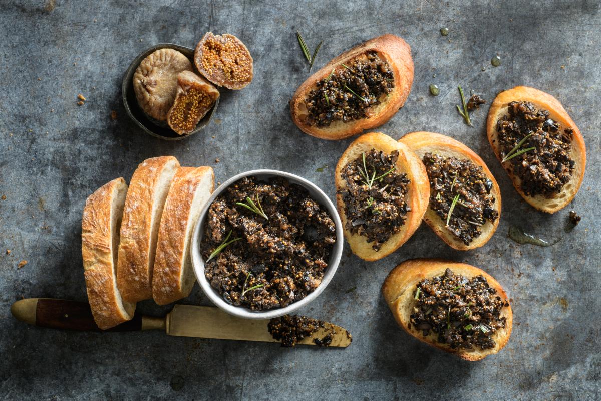 Crostini mit Oliven-Tapenade - Rezepte | fooby.ch
