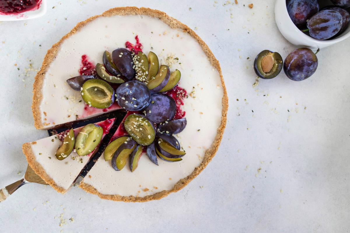 Vegan plum cheesecake - Recipes | fooby.ch