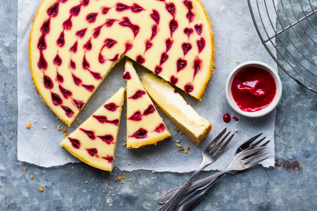 Raspberry heart cheesecake - Recipes | fooby.ch