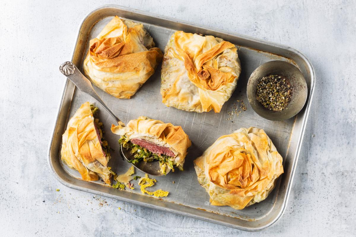 Lamb & cabbage strudel parcels - Recipes | fooby.ch
