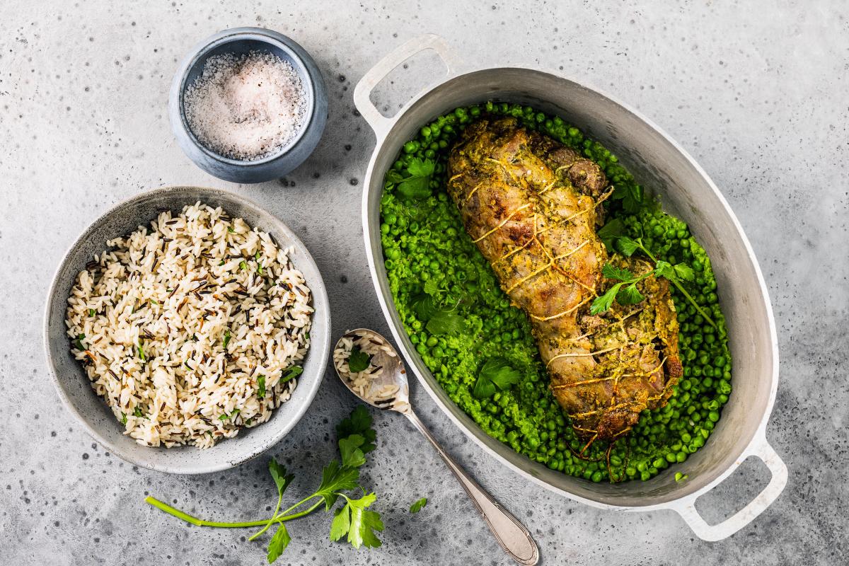 Lammrollbraten mit Erbslipüree - Rezepte | fooby.ch