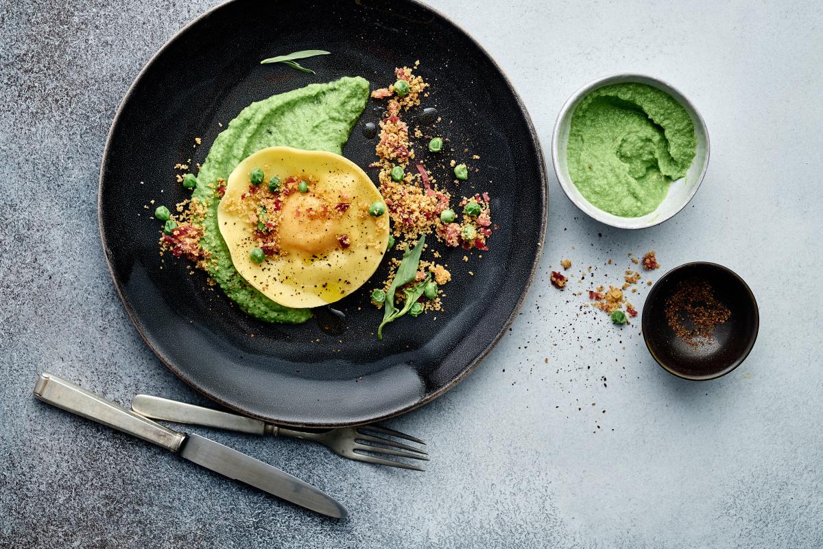 Surprise egg raviolo - Recipes | fooby.ch