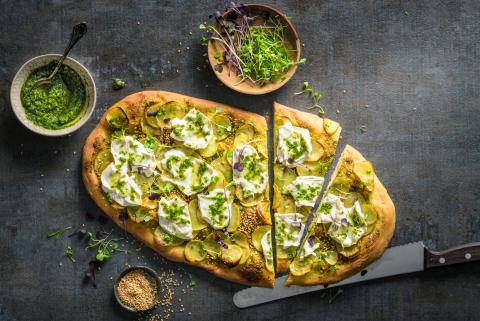 Potato pizza with goats’ cheese