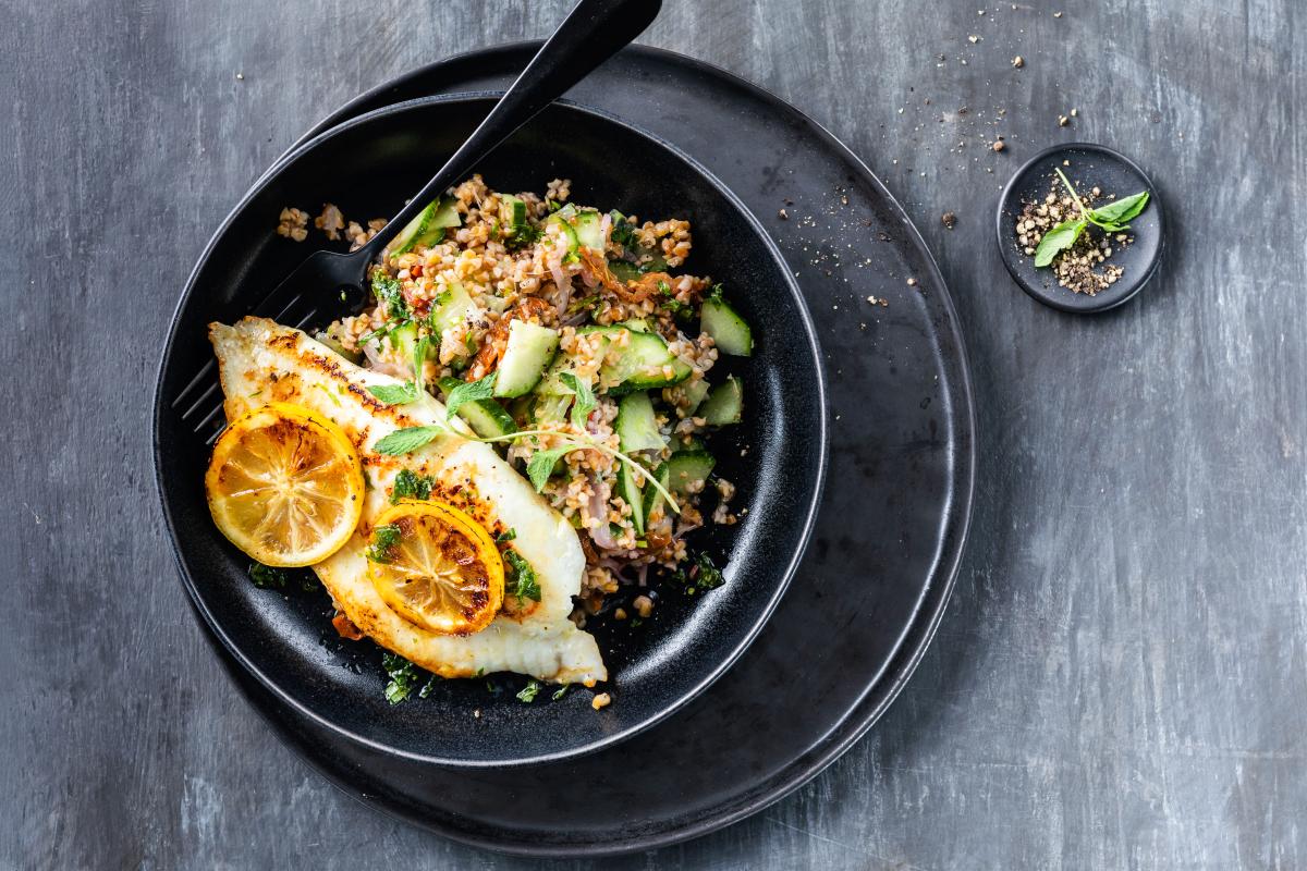Turbot fillets with bulgur wheat salad - Recipes | fooby.ch
