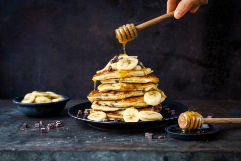 Chocolate pancakes with honey bananas