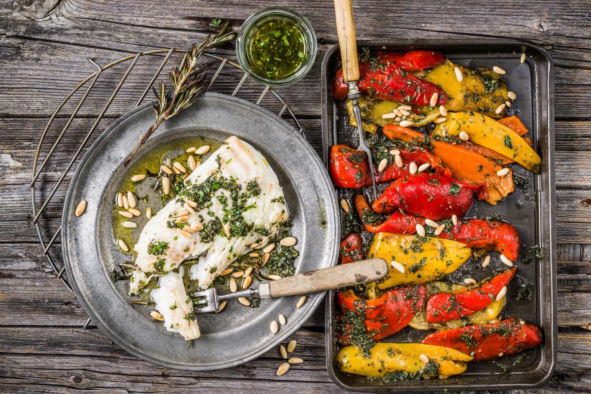 Grilled fish with peperonata - Recipes | fooby.ch